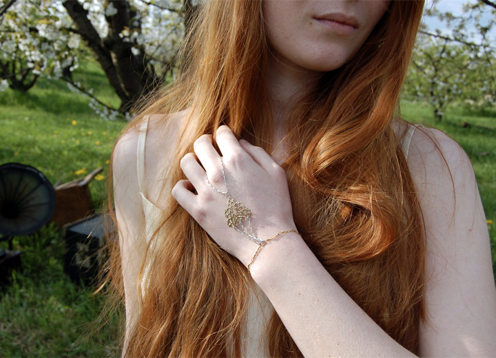 Bijou de corps Noa, bijou de main, mariage rétro vintage