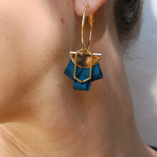 Boucles d'oreilles créoles bleu paon made in France L'Orangerie Bijoux