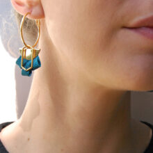 Boucles d'oreilles créoles bleu paon made in France L'Orangerie Bijoux